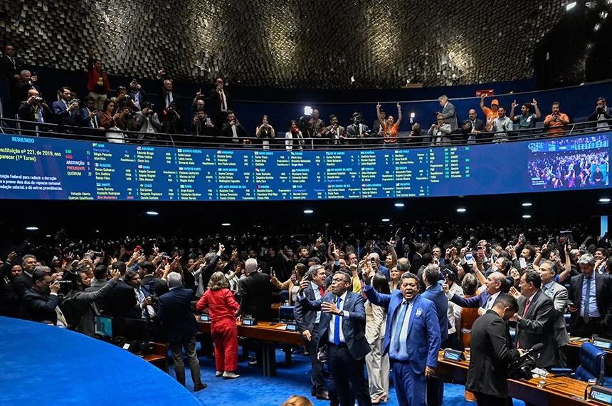 Senado aprova fim da escala 6X1